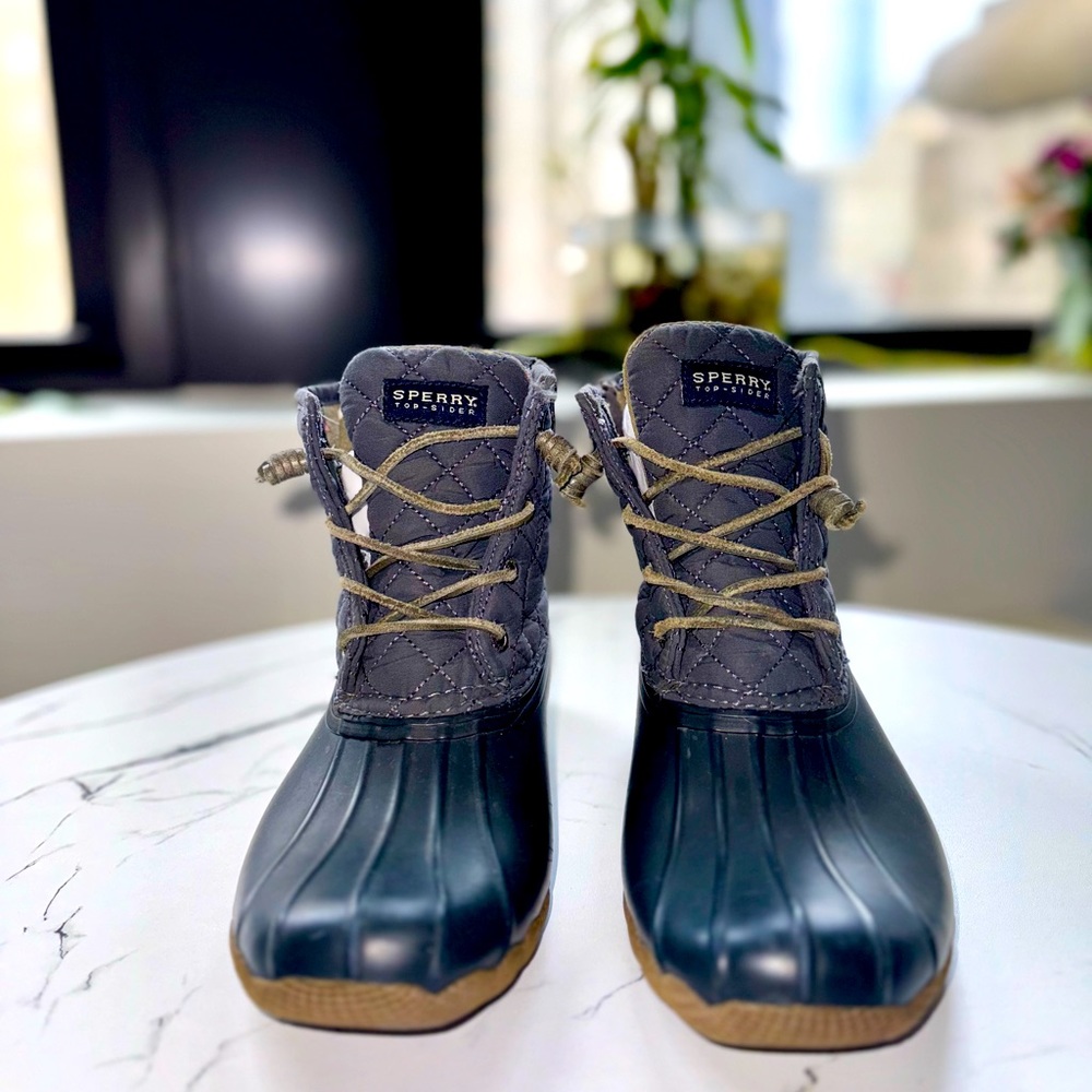 Sperry Saltwater Quilted Navy Blue Ankle Duck Boots Ladies Size 7